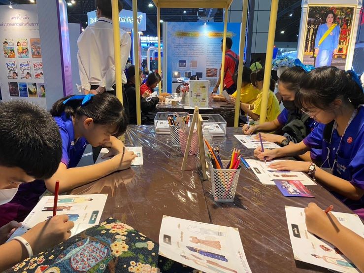 LINE ALBUM thasn suksa thi xim phaekh meuxngthxng thani 240826 1