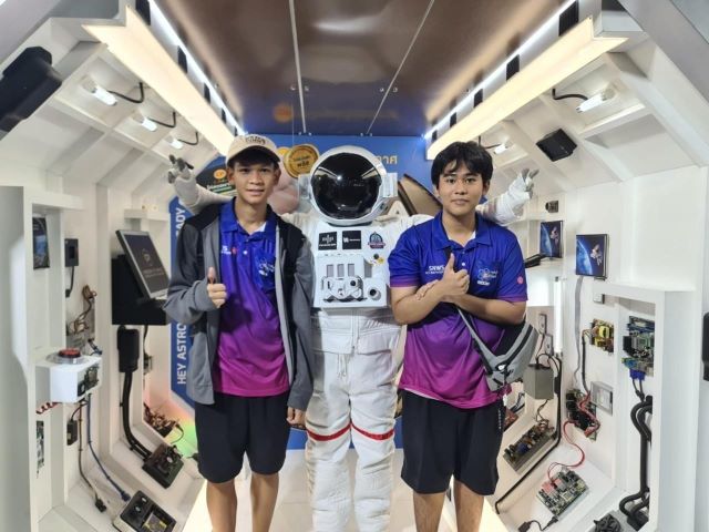 LINE ALBUM thasn suksa thi xim phaekh meuxngthxng thani 240826 11